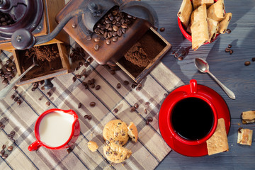 Close-up of freshly brewed coffee with grinding mill