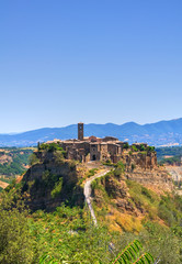 Fototapeta na wymiar Panoramiczny widok z Civita di Bagnoregio. Lacjum. Włochy.