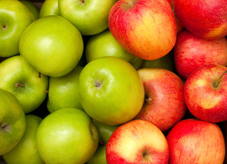 green and red apples