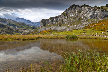 Naklejka premium Lake Ercina