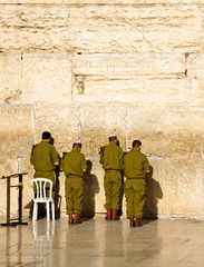 The  Israeli soldiers  are praying at the Western Wall