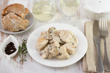chicken with mushrooms and sceams on the plate