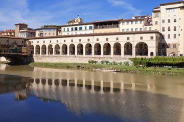 Fototapeta na wymiar Włochy. Florence. Galeria w pobliżu Ponte Vecchio