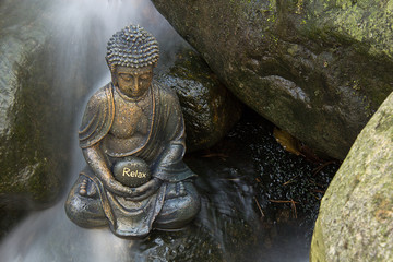 Meditation am Wasserfall