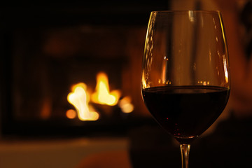 rotwein am kamin 1