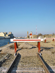 Fototapeta premium barrière de fin de voie ferrée