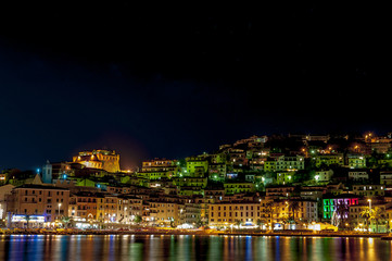 Obraz premium Porto Santo Stefano veduta notturna