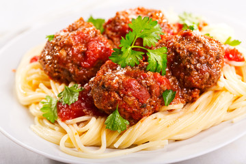 pasta with meatballs and parsley