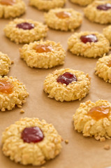 Almond cookies with fruit jam