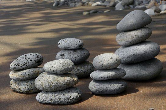 Basaltsteine am Strand