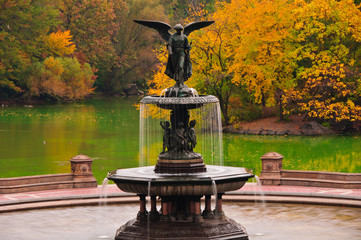 Fall colors at Bethesda Fountain in Central Park. New York City - obrazy, fototapety, plakaty