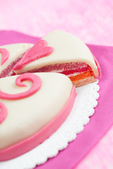 Gâteau arc en ciel anniversaire pâte d'amande rainbow cake