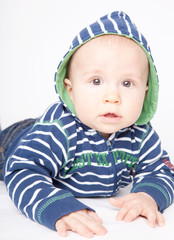 baby mit klamotten