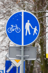Znak drogowy / Droga pieszo rowerowa - obrazy, fototapety, plakaty