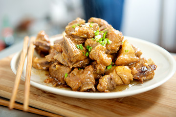 Chinese Spare rips food