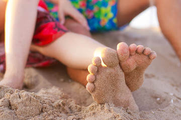 ноги в песке