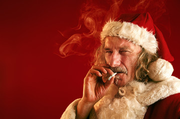 Bad Santa mit Kippe