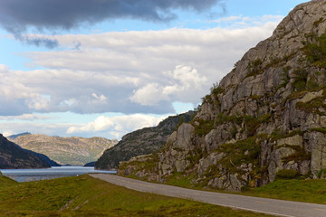 Fototapeta na wymiar Droga w górach, Norwegia.