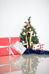 Geschenke und Weihnachtsbaum