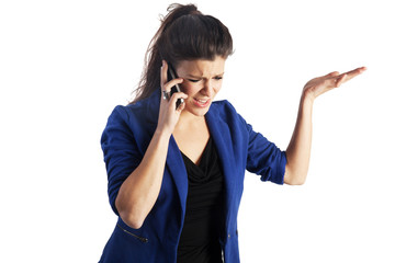 Femme en colère au téléphone