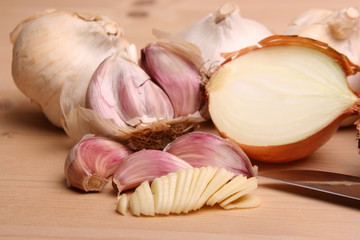 Zwiebel und Knoblauch
