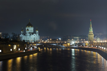 Fototapeta premium Evening view of the Temple of Christ the Savior and the Kremlin