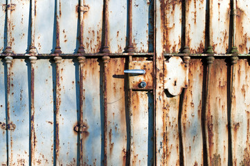 cancello difesa ferro vecchio arrugginito