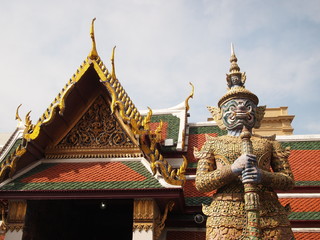 Fototapeta premium Strażnik w Świątyni Szmaragdowego Buddy w Bangkoku