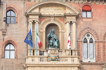 Obraz premium statue in palazzo d'accursio in Bologna
