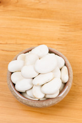 Fototapeta na wymiar large lima beans in bowl on table