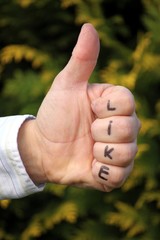 Like auf Hand geschrieben, Finger zeigt nach oben