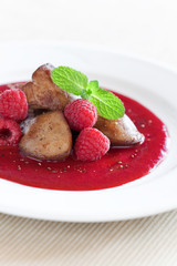 Roasted chicken liver with raspberry sauce and fresh raspberries