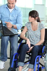 Obraz na płótnie Canvas kobieta na wózku inwalidzkim