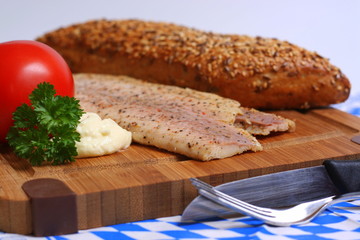 Forellenfilet mit Brot