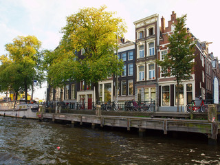 Fototapeta premium Amsterdam canals and typical houses with clear summer sky