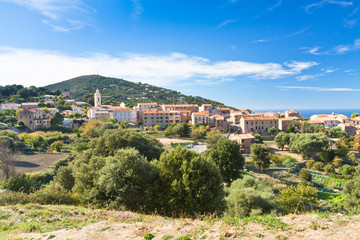Fototapeta na wymiar wioska turystyczna z Piana, Korsyka
