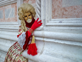 Fototapeta na wymiar Person in Venetian costume attends Carnival of Venice.