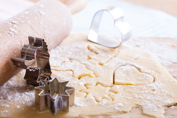 Mürbeteig mit Weihnachtsförmchen