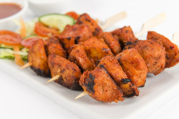 Chicken Tikka Kebab - Chicken skewers, salad & chili sauce