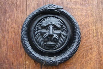 Détail de porte parisienne