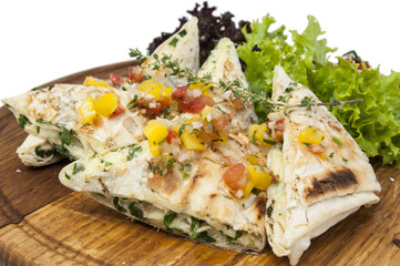 Лаваш с овощами и сыром