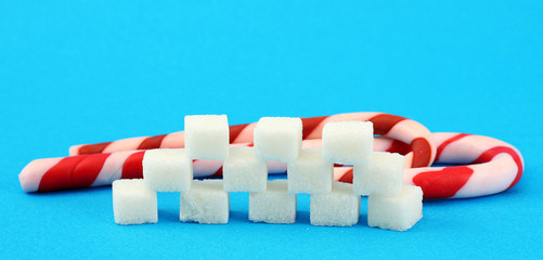 Fototapeta na wymiar Concept: ilość cukru w ??żywności