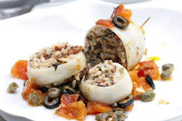 baked sepia with tomatoes and black olives filled with pearl bar