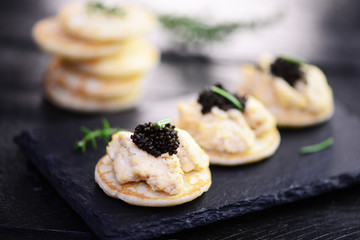 Häppchen mit Kaviar