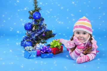 the little girl with the Christmas tree and gifts