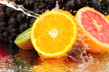 Foto op Canvas Puur fruit in een straaltje water © Serghei V