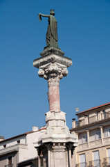 Fototapeta na wymiar Pomnik Sądów, Pamplona (Hiszpania)