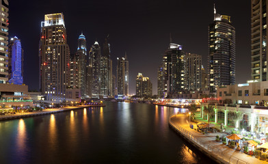 Obraz na płótnie Canvas DUBAI, Zjednoczone Emiraty Arabskie - 23 pa¼dziernika: Widok regionie Dubaju - Dubai Mar