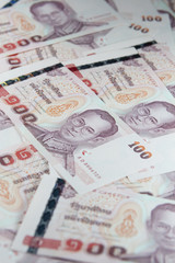 Many of one hundred Baht bills