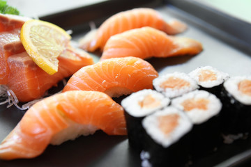 Salmon Sushi set